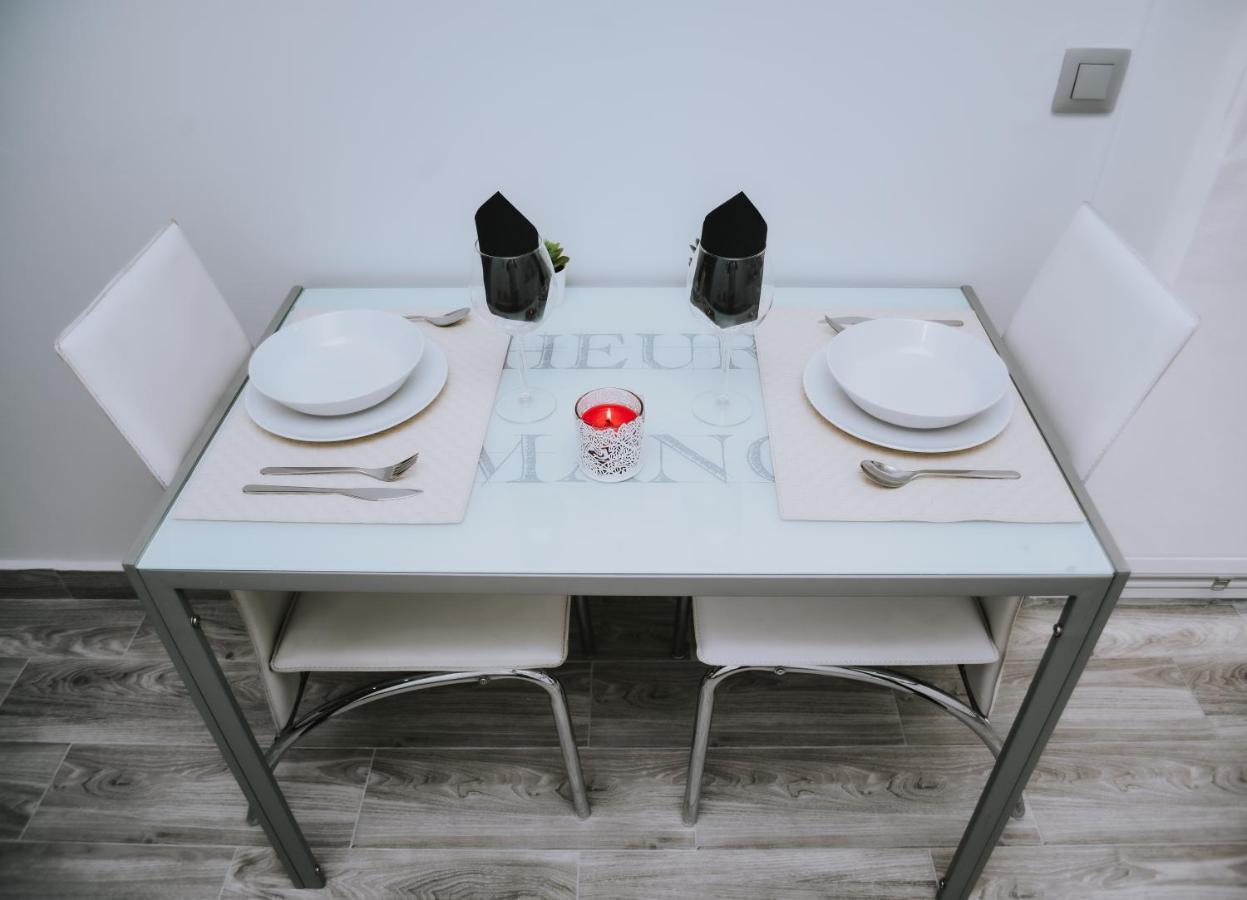 Eres Emerita "Apartamentos & Suites" เมรีดา ภายนอก รูปภาพ