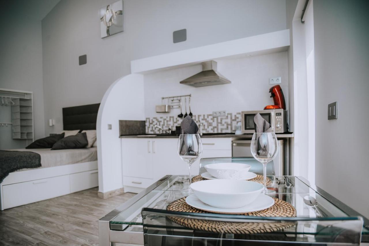 Eres Emerita "Apartamentos & Suites" เมรีดา ภายนอก รูปภาพ