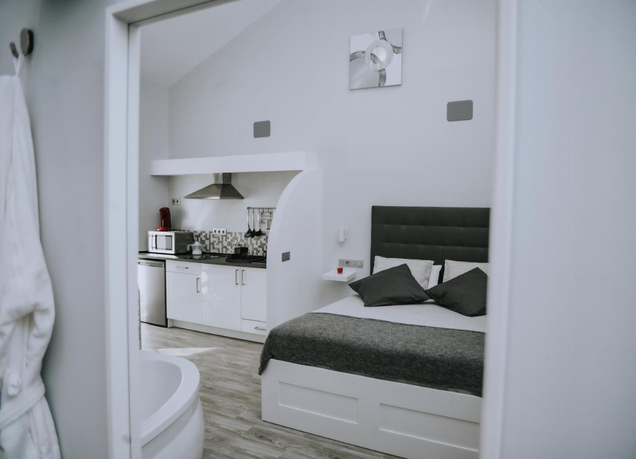 Eres Emerita "Apartamentos & Suites" เมรีดา ภายนอก รูปภาพ