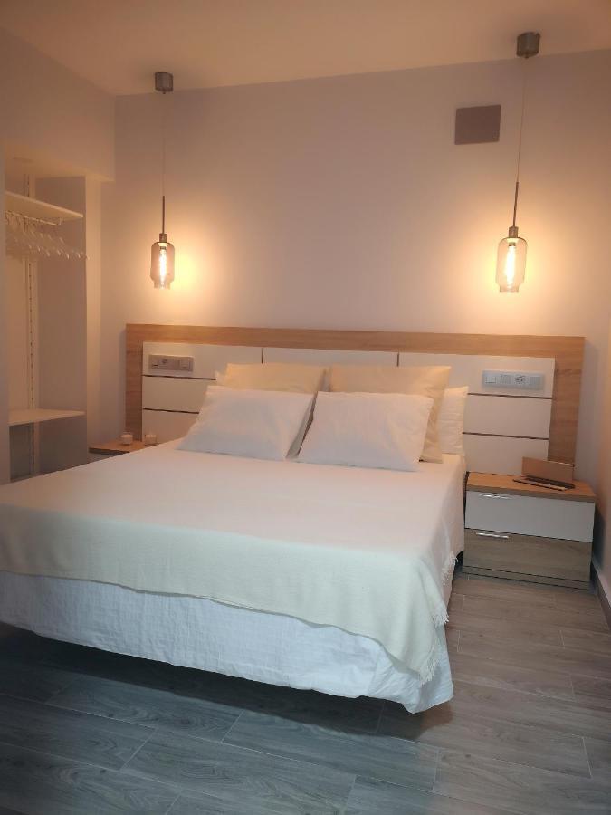 Eres Emerita "Apartamentos & Suites" เมรีดา ภายนอก รูปภาพ