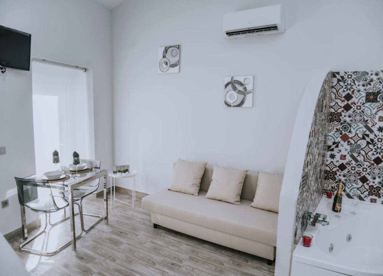 Eres Emerita "Apartamentos & Suites" เมรีดา ภายนอก รูปภาพ